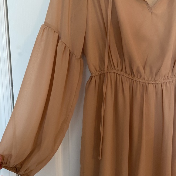 Tan long sleeve dress - Picture 4 of 8